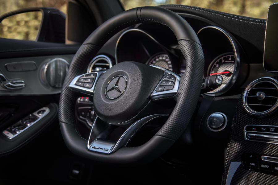 Панель приборов Mercedes-AMG GLC63 4Matic+ (X253) 2018 года  (NA) (фото 23 из 47)